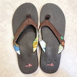 Like new, Sanuk yoga mat flip flops! Size 10